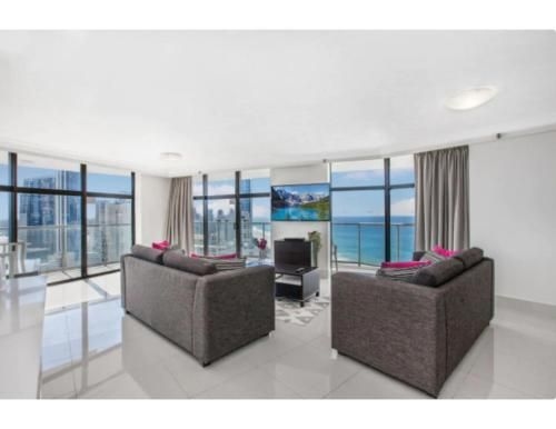 Luxury Holiday Escape High Above Surfers Paradise3