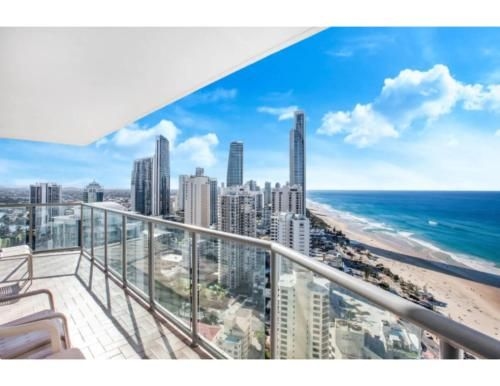 Luxury Holiday Escape High Above Surfers Paradise0