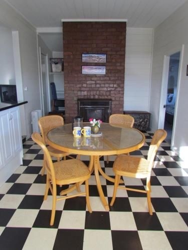 Pettit Cottage2