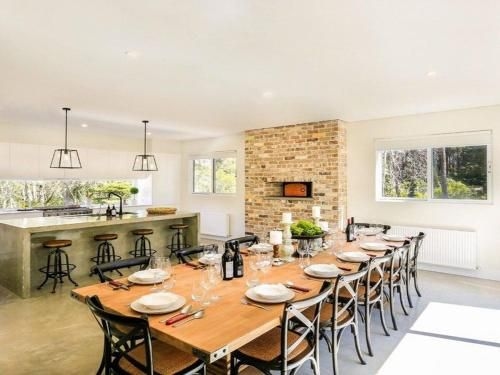 Amaroo - modern, luxurious and chic (Amaroo - modern luxurious and chic)0