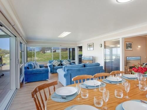 Antonio's Paradise - spectacular views over Warrain beach2