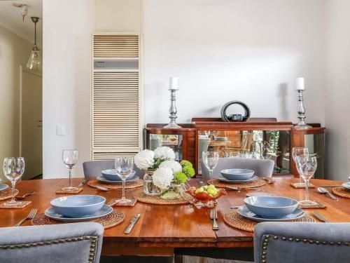 Bellara - your home among the gum trees! (Bellara - your home among the gum trees)0
