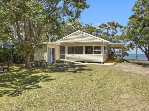 Bellevue - overlooking serene Lake Woolumboola2