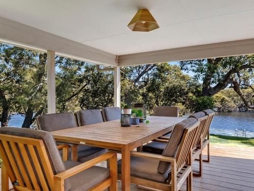 Cabarita - on Currarong creek4
