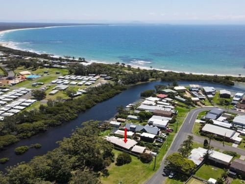 Cabarita - on Currarong creek1