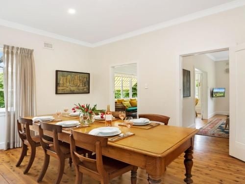 Canary Cottage - fresh, clean, simple & comfortable (Canary Cottage - fresh clean simple & comfortable)4