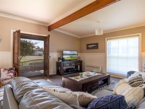 Cudgee - quaint cottage with separate cabin4