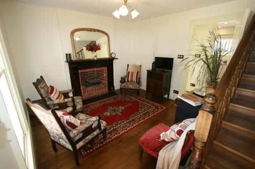 Annies Garden Cottage1