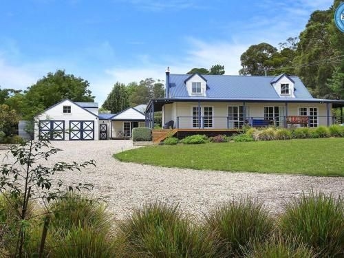 Duncraig House - open fireplace, spa, pet friendly (Duncraig House - open fireplace spa pet friendly)0