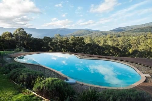Kangaroo Manor0