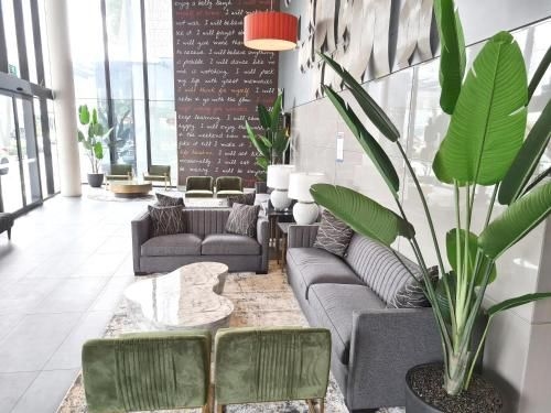Surfers Paradise Two Bedroom Luxury Seaview Spa Apartment - Sealuxe3