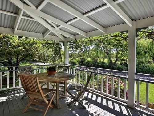 Sarnia - period home in garden oasis with pool3