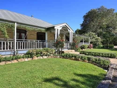 Sarnia - period home in garden oasis with pool2