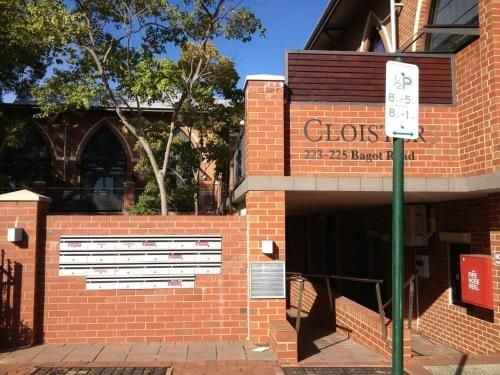 คลอสเตอร์ (Cloisters)3