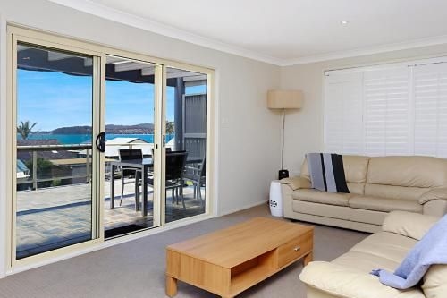 Stunning Home in Salamander Bay!4