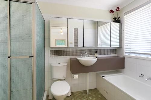 Stunning Home in Salamander Bay!1