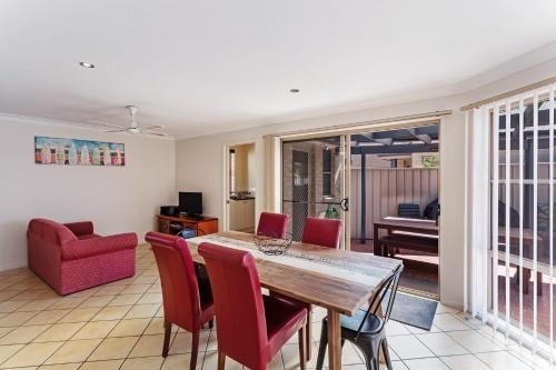 Spacious, Modern & Walk to the Beach! (Spacious, Modern & Walk To The Beach!)4