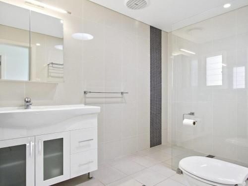 Serene - spacious air conditioned accommodation4