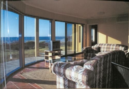 Horizons Beachfront Apartment0