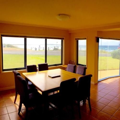 Horizons Beachfront Apartment4