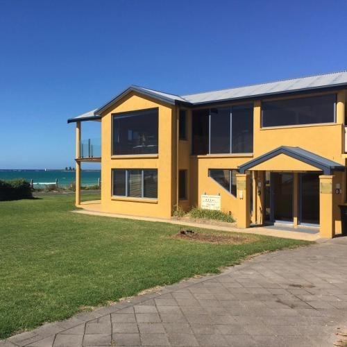 Horizons Beachfront Apartment3