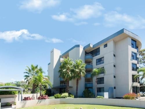 6 'FLORENTINE', 11 COLUMBIA CLOSE - STUNNING UNIT WITH SENSATIONAL VIEWS (6 'Florentine', 11 Columbia Close - Stunning Unit With Sensational Views)3