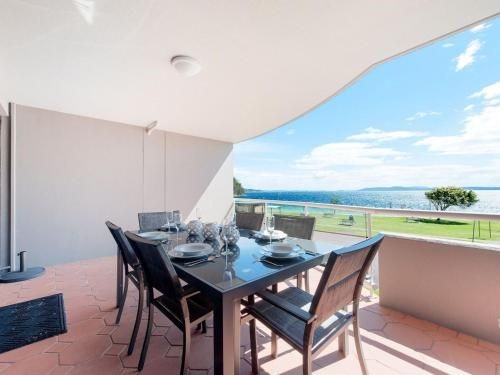 6 'FLORENTINE', 11 COLUMBIA CLOSE - STUNNING UNIT WITH SENSATIONAL VIEWS (6 'Florentine', 11 Columbia Close - Stunning Unit With Sensational Views)1