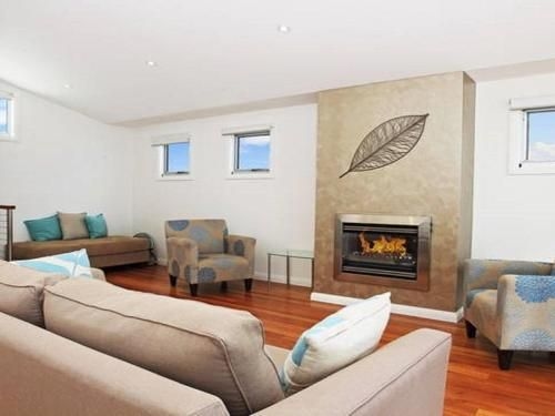 Surf Mist - contemporary seaside duplex0