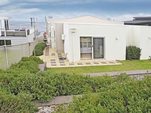 Surf Mist - contemporary seaside duplex3