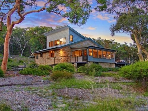 Sydney View - 70km from Sydney; 1000km from care! (Sydney View - 70km from Sydney 1000km from care)0