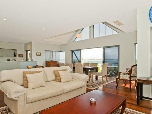 Villa Mer - stylish waterfront accommodation0