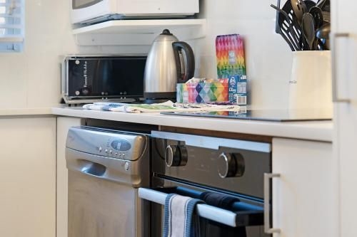 Spacious Renovated Apartment In Quiet Area3