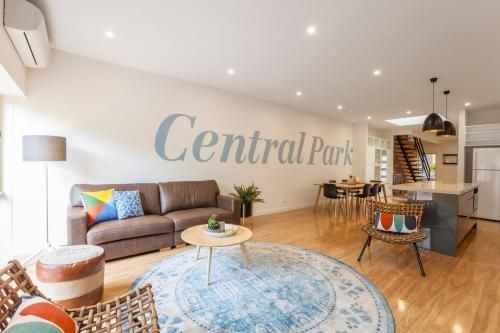 Boutique Stays - Central Park, South Melbourne Townhouse0