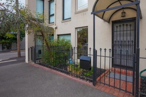 Boutique Stays - Central Park, South Melbourne Townhouse4