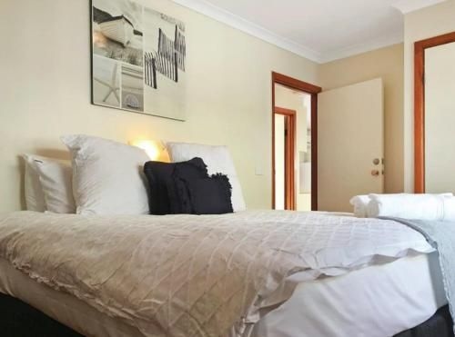 Rye 3 Great Location Shops Beach FREE Wine Wifi and Netflix0