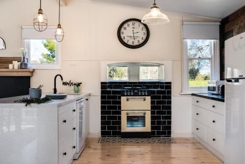 Table Hill Cottage2