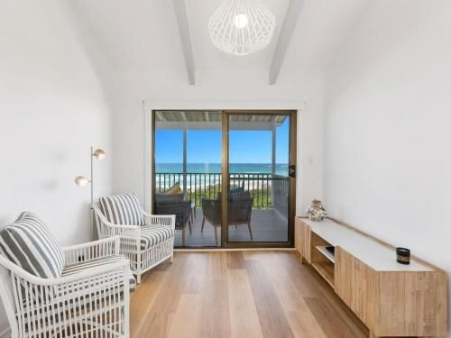 Sandpiper Beach Front House3
