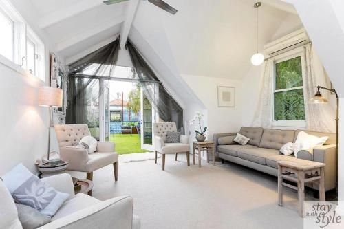 The Gatehouse - Light filled cottage in the leafy suburb of Hawthorn1