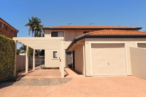 Oomoo 27b - 4 BDRM Townhouse - Close to Beaches4