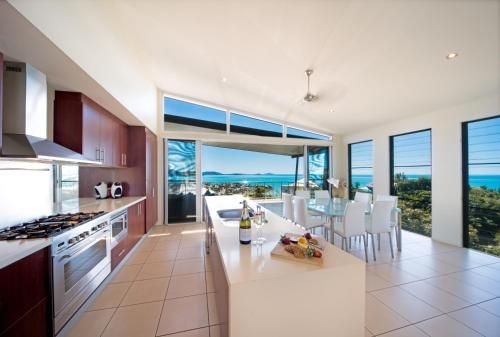 Whitsunday Views - Airlie Beach0