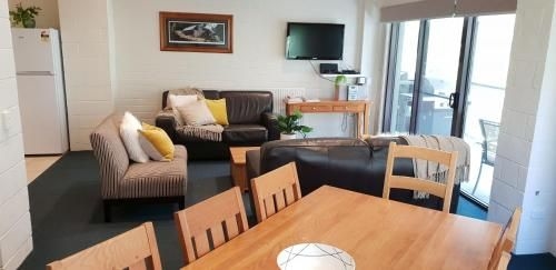 Cedarwood Apartments4