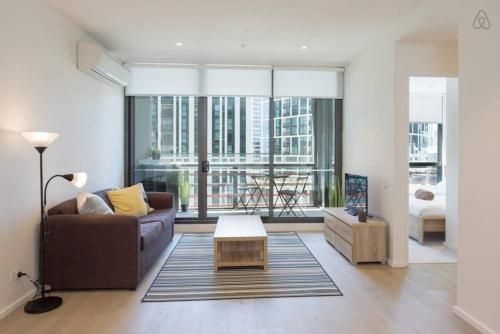 Scarlett  Docklands Delight Balcony Gym & Pool0