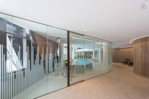 Scarlett  Docklands Delight Balcony Gym & Pool2