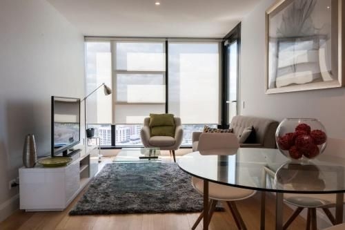 Owen Soaring City Views Central Location4