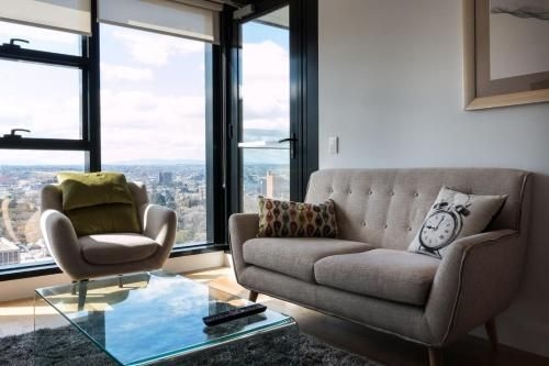 Owen Soaring City Views Central Location0
