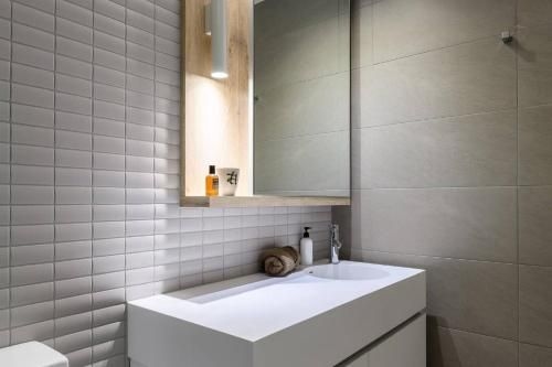 Sanctuary Resort-Style on the Banks of the Yarra3