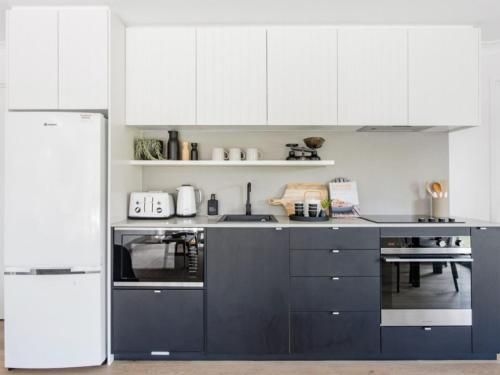 Byron Bay Luxury Holidays - Den - 5min walk to Clarke's Beach4