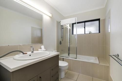 Family-Size Duplex in Quiet Neighbourhood4