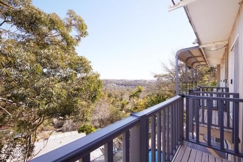 Bright and Spacious Family Home With Leafy Deck1