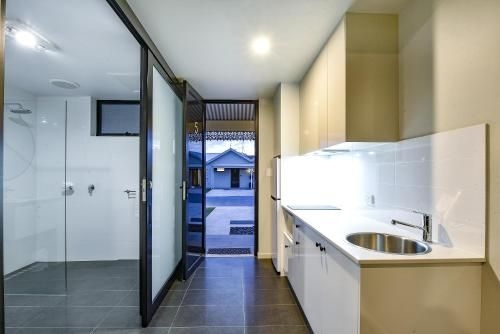Aloha Central Premium Studios3